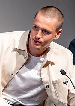 Harris Dickinson